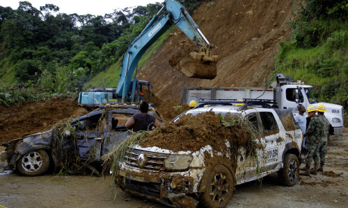 Cel puţin 34 de persoane au murit după o alunecare de teren pe o autostradă din Columbia/ Profimedia