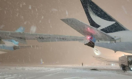 Două avioane s-au acroșat pe o pistă din Japonia/ Foto: X