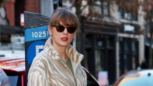 Taylor Swift spotted heading to recording studio