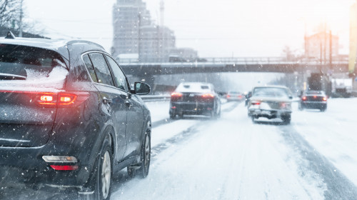 Scenic,View,Snow,Covered,City,Highway,Slippery,Road,Drive,Cars