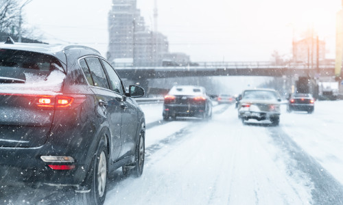 Scenic,View,Snow,Covered,City,Highway,Slippery,Road,Drive,Cars