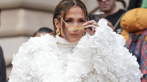 Schiaparelli : Outside Arrivals - Paris Fashion Week - Haute Couture Spring/Summer 2024