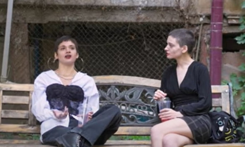 Gemene vândute la naștere reunite de TikTok