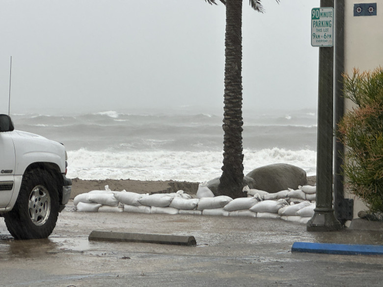 Stare de urgenţă în California, din cauza unei furtuni de iarnă puternice/ Profimedia