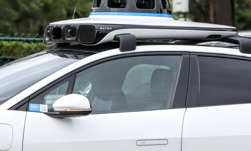 Un biciclist din San Francisco a fost lovit de o maşină autonomă/ Profimedia