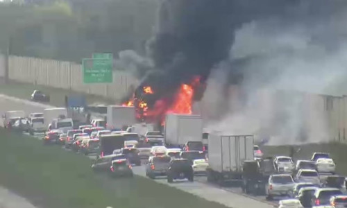 Două persoane au murit în urma prăbuşirii unui avion privat pe o autostradă din Florida/ Foto: Twitter