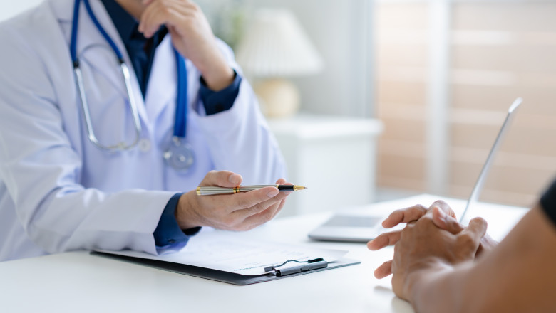 Doctor,And,Patient,Are,Discussing,Consultation,About,Symptom,Problem.,Doctor
