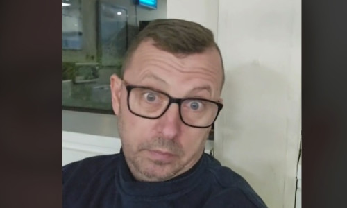 Român enervat de vremea din Anglia