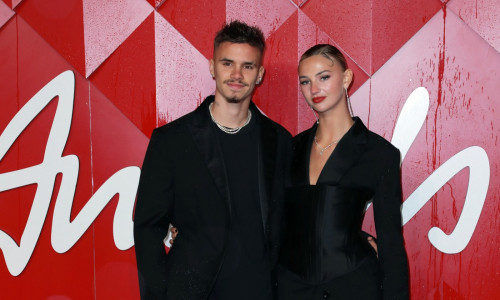 Romeo Beckham şi modelul Mia Regan