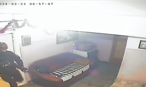 Un bărbat din Reşiţa susţine că a fost vizitat de trupele speciale, care au greşit adresa/ Foto: News.ro