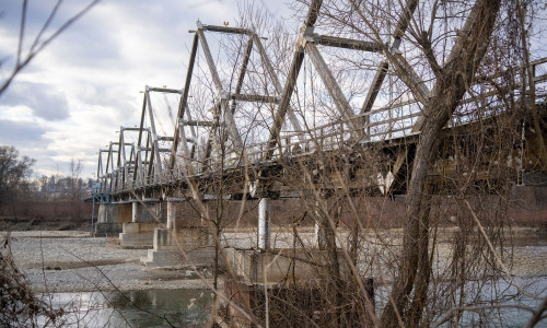 The bridge over the Tisza River that connects Ucrania and Romania