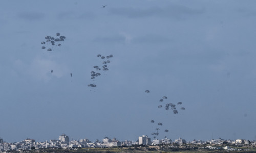 O paraşutare de ajutoare s-a soldat cu cinci morţi şi 10 răniţi în Gaza/ Profimedia