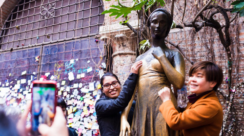Statuia Julietei lui Shakespeare din Verona a fost deteriorată/ Profimedia