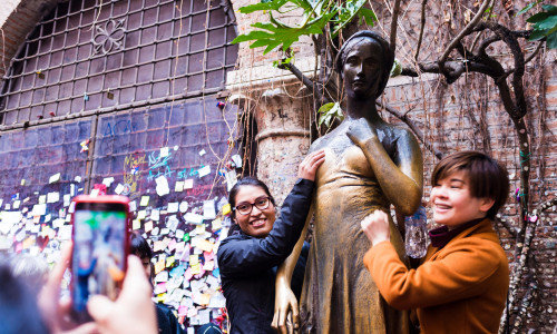 Statuia Julietei lui Shakespeare din Verona a fost deteriorată/ Profimedia