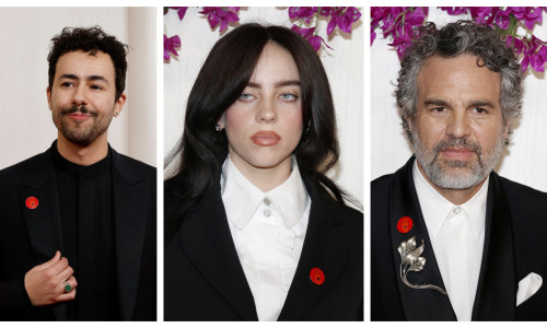 Ramy Youssef, Billie Eilish și Mark Ruffalo, la premiile Oscar, purtând broșe roșii