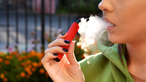 Dispozitivele electronice cu sau fără tutun, interzise minorilor/ Foto: Shutterstock