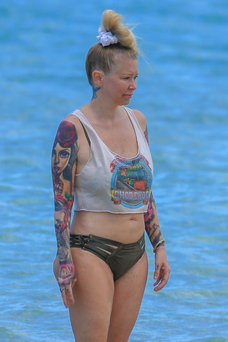 *EXCLUSIVE* Jenna Jameson and her fam enjoy the fruits of life in Hawaii