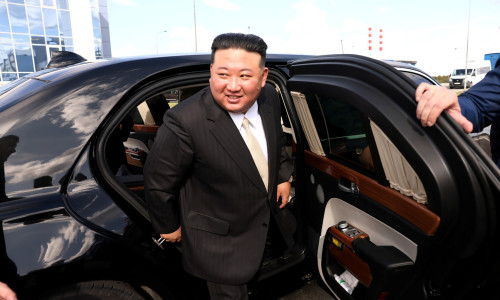 Putin gifted Aurus to Kim