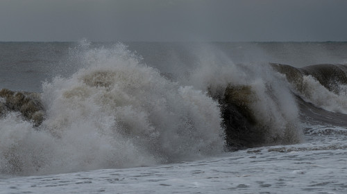 Toate porturile de la malul Mării Negre au fost închise din cauza vântului puternic/ Foto: Shutterstock