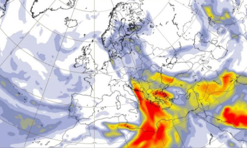 Masă de aer încărcată cu particule de praf de origine sahariană deasupra României/ Foto: News.ro.