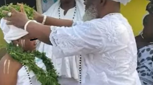 O fetiță de 12 ani s-a căsătorit cu un preot