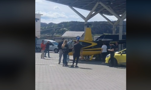 Un elicopter a alimentat la o benzinărie din Curtea de Argeș