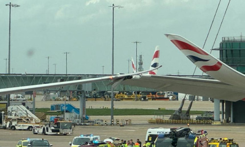 Două avioane s-au ciocnit pe Aeroportul Heathrow din Marea Britanie/ Foto: X