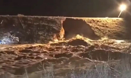 Un baraj din Rusia a cedat din cauza inundaţiilor, în Urali/ Foto: Captură video Twitter