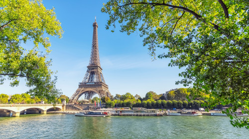 The,Eiffel,Tower,In,Paris,City