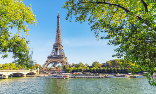 The,Eiffel,Tower,In,Paris,City