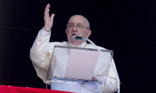 ITALY -POPE FRANCIS DELIVERS HIS BLESSING TO THE FAITHFUL DURING THE ANGELUS PRAYER AT ST PETER'S SQUARE IN THE VATICAN - 2024/4/14