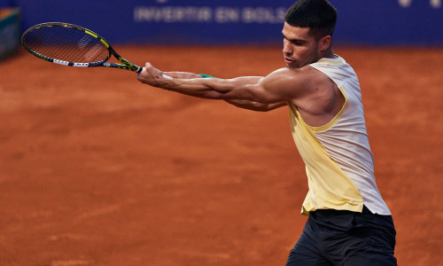 Carlos Alcaraz of Spain returns a backhand to Camilo Ugo Carabelli of Argentina at the IEB+ Argentina Open 2024 at Bueno