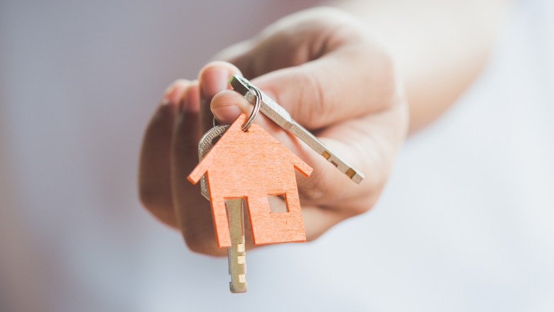 Female,Hand,Holding,House,Key,real,Estate,Agent.