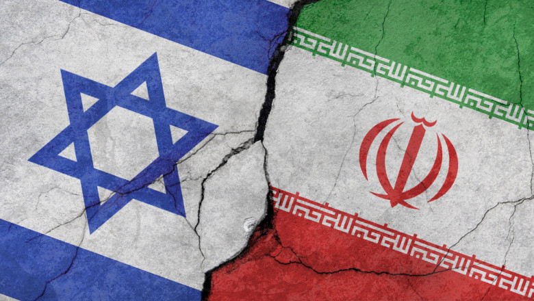 Israel,And,Iran,Flags,,Concrete,Wall,Texture,With,Cracks,,Grunge