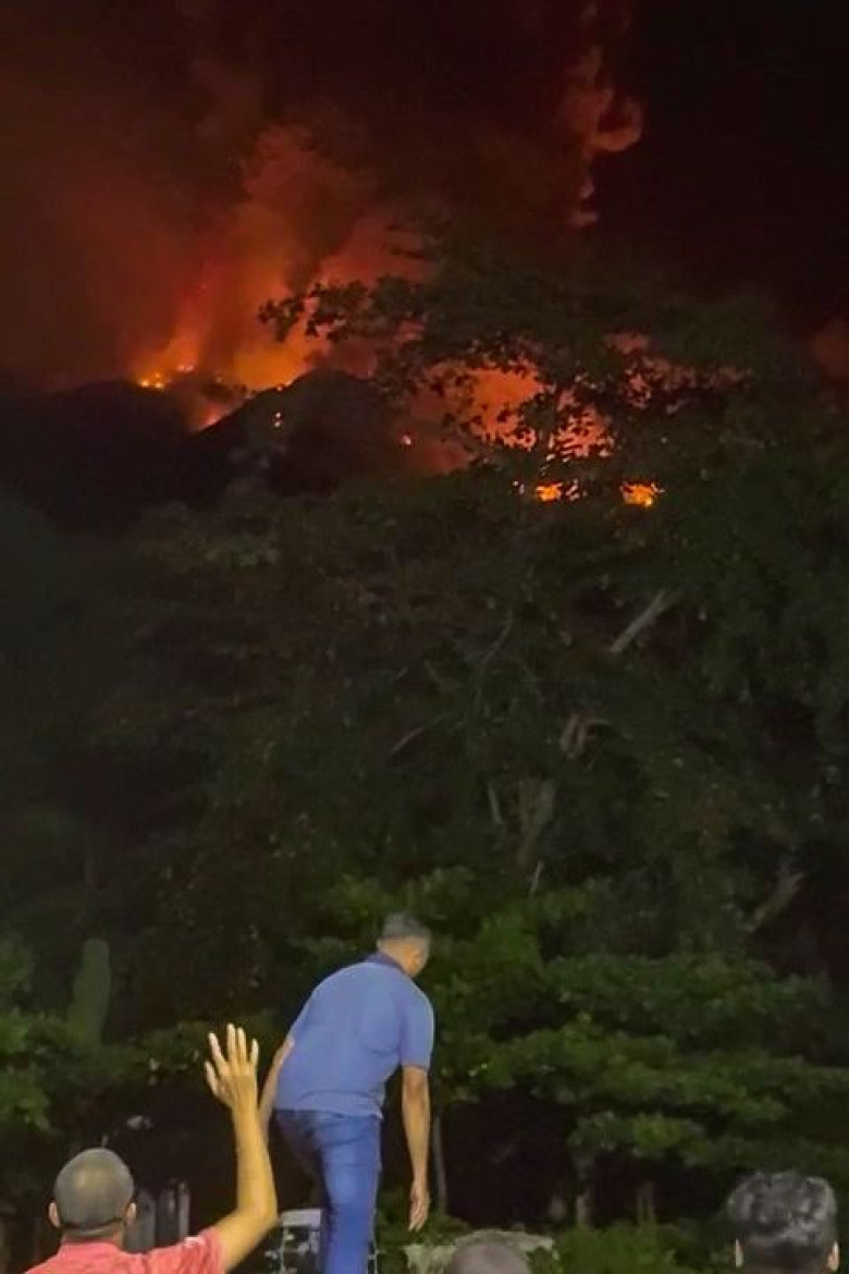 Sute de persoane au fost evacuate după erupţia vulcanului Ruang din Indonezia/ Profimedia