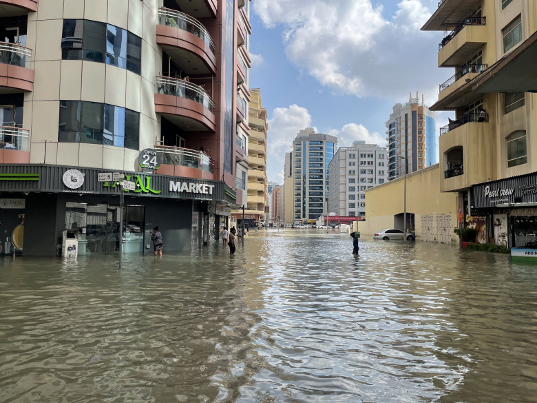 Heavy rains negatively affect daily life in UAE