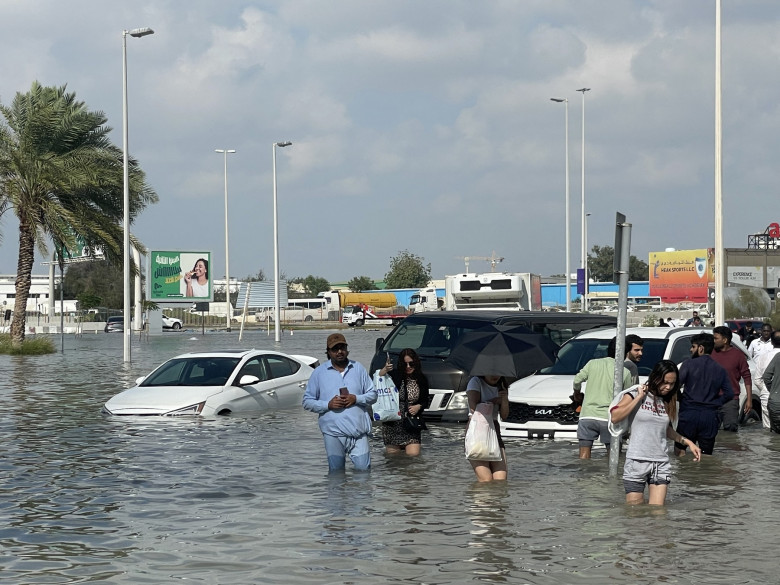 inundatii dubai