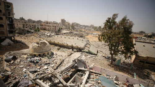 Debris left behind after Israeli forces&apos; withdrawal from Gaza City