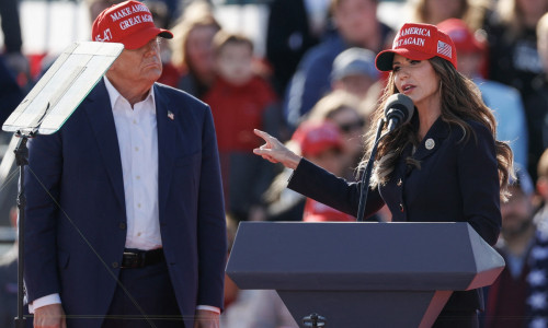 donald trump si Kristi Noem