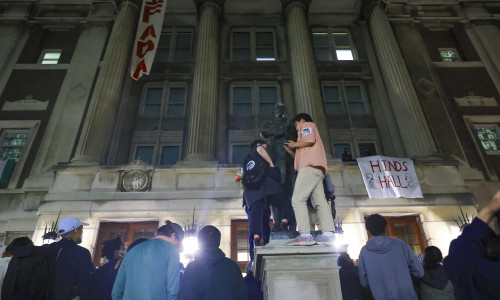 Studenţii pro-palestinieni de la Universitatea Columbia au ocupat o clădire a campusului/ Profimedia