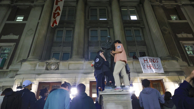 Studenţii pro-palestinieni de la Universitatea Columbia au ocupat o clădire a campusului/ Profimedia