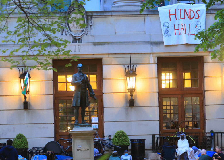 Studenţii pro-palestinieni de la Universitatea Columbia au ocupat o clădire a campusului/ Profimedia