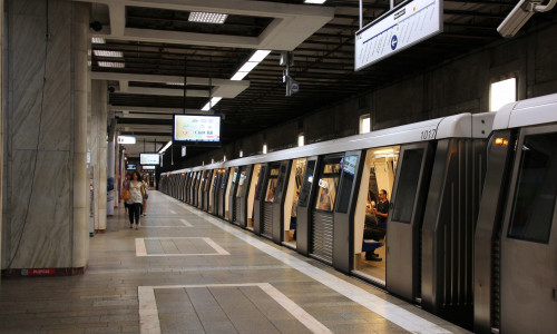 Bucharest,,Romania,-,August,19,,2012:,People,Wait,For,Metro