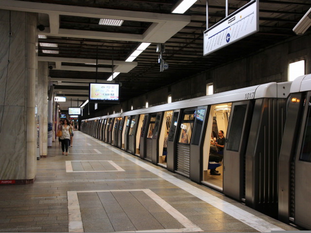 Tentativă de sinucidere în staţia de metrou Crângaşi. Circulaţia trenurilor se desfășoară în sistem pendulă