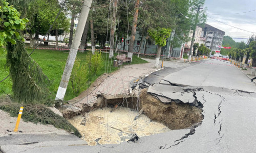 strada surpata slanic (2)