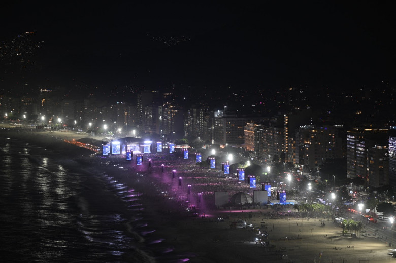 Cel mai mare concert al Madonnei a transformat plaja Copacabana din Rio de Janeiro într-un imens ring de dans (1)