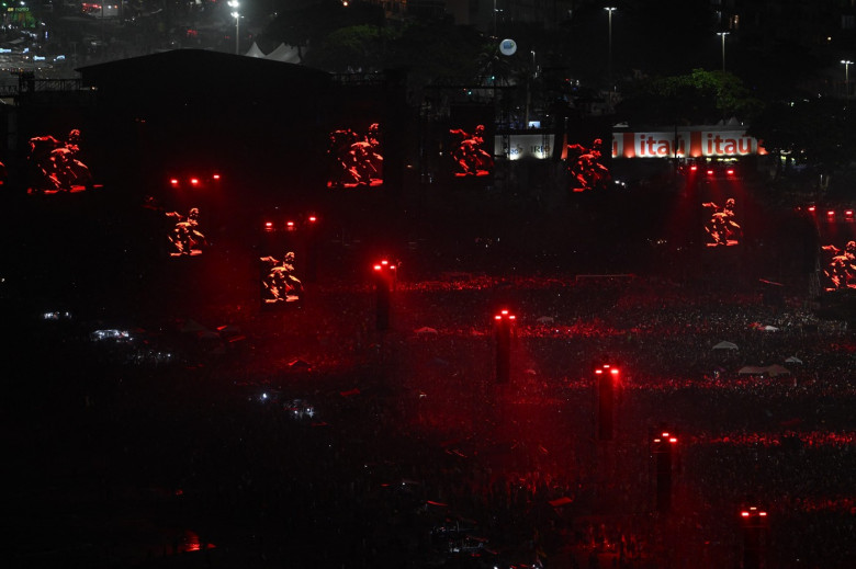 Cel mai mare concert al Madonnei a transformat plaja Copacabana din Rio de Janeiro într-un imens ring de dans (2)