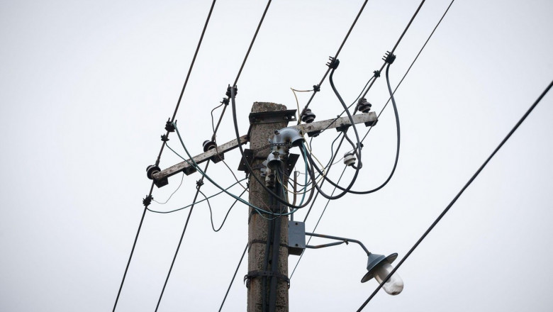 Old power electric line and a Street Lamp, with a power supply cable, made of an obsolete connection system to the public network of electricity taken