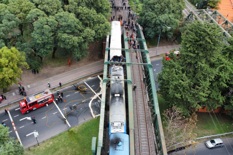 Coliziune între două trenuri pe un pod feroviar în Buenos Aires/ Profimedia