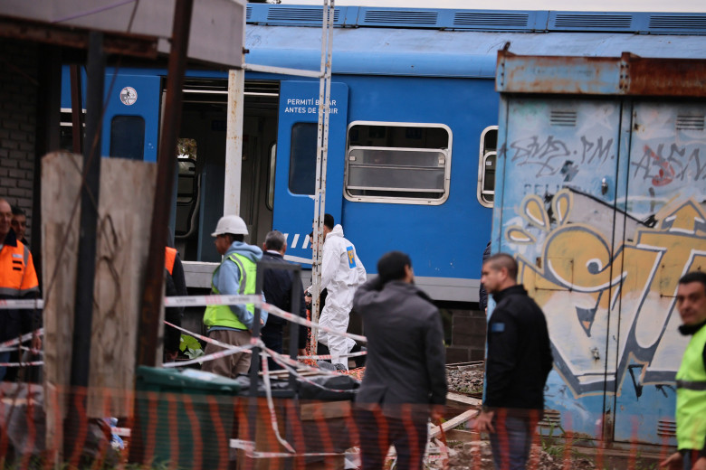 Coliziune între două trenuri pe un pod feroviar în Buenos Aires/ Profimedia